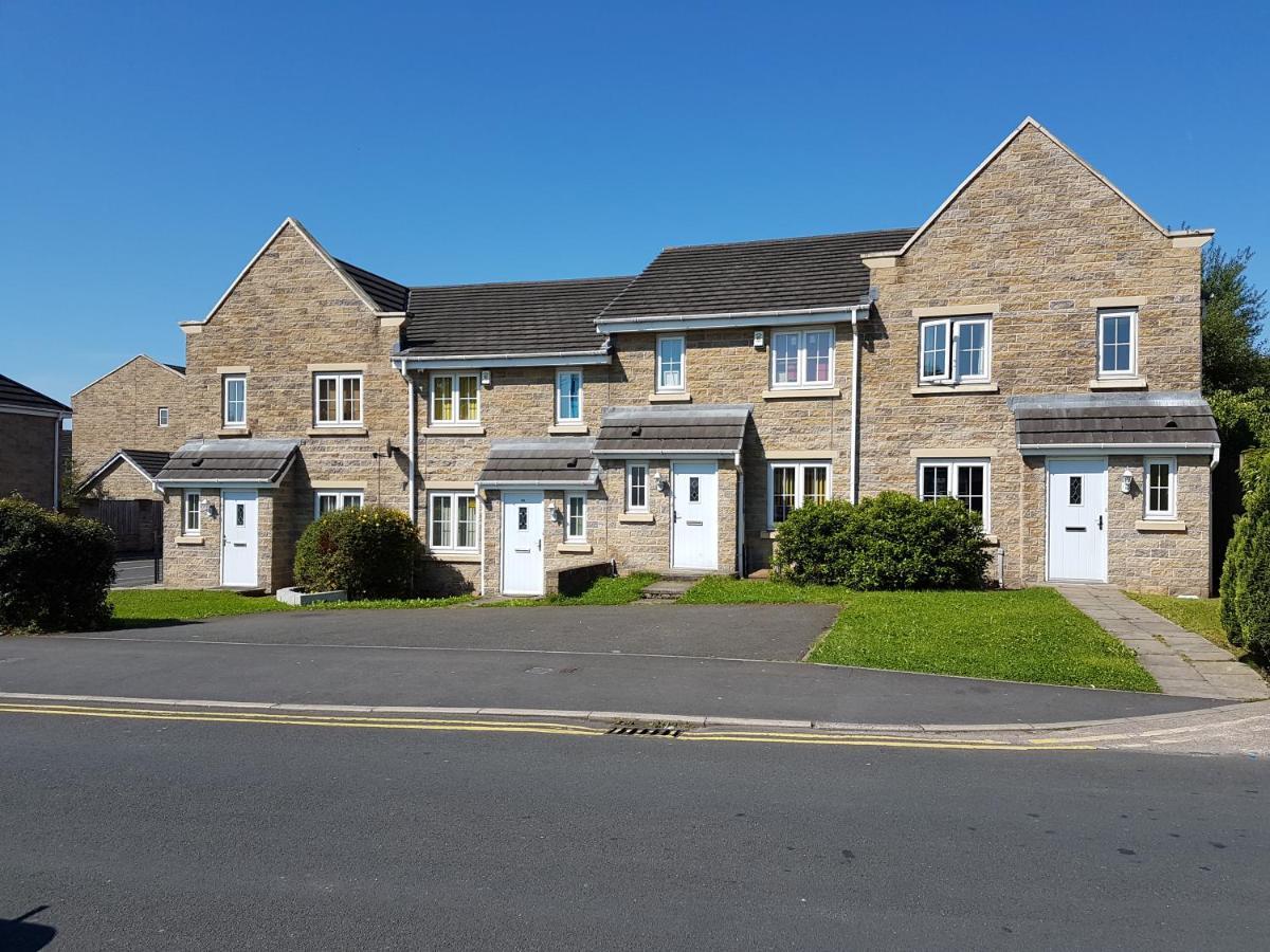 Clariturf - 4 Bedroom Semi - Private Parking Near Turf Moor, Town Centre, Transport And Motorway Links Next To Canal, 3 Parks And Lake - Sky And Netflix Burnley Extérieur photo