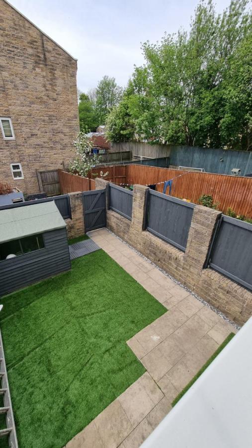 Clariturf - 4 Bedroom Semi - Private Parking Near Turf Moor, Town Centre, Transport And Motorway Links Next To Canal, 3 Parks And Lake - Sky And Netflix Burnley Extérieur photo