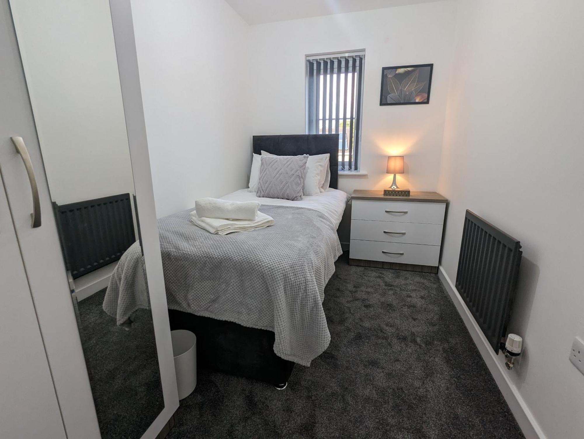 Clariturf - 4 Bedroom Semi - Private Parking Near Turf Moor, Town Centre, Transport And Motorway Links Next To Canal, 3 Parks And Lake - Sky And Netflix Burnley Extérieur photo