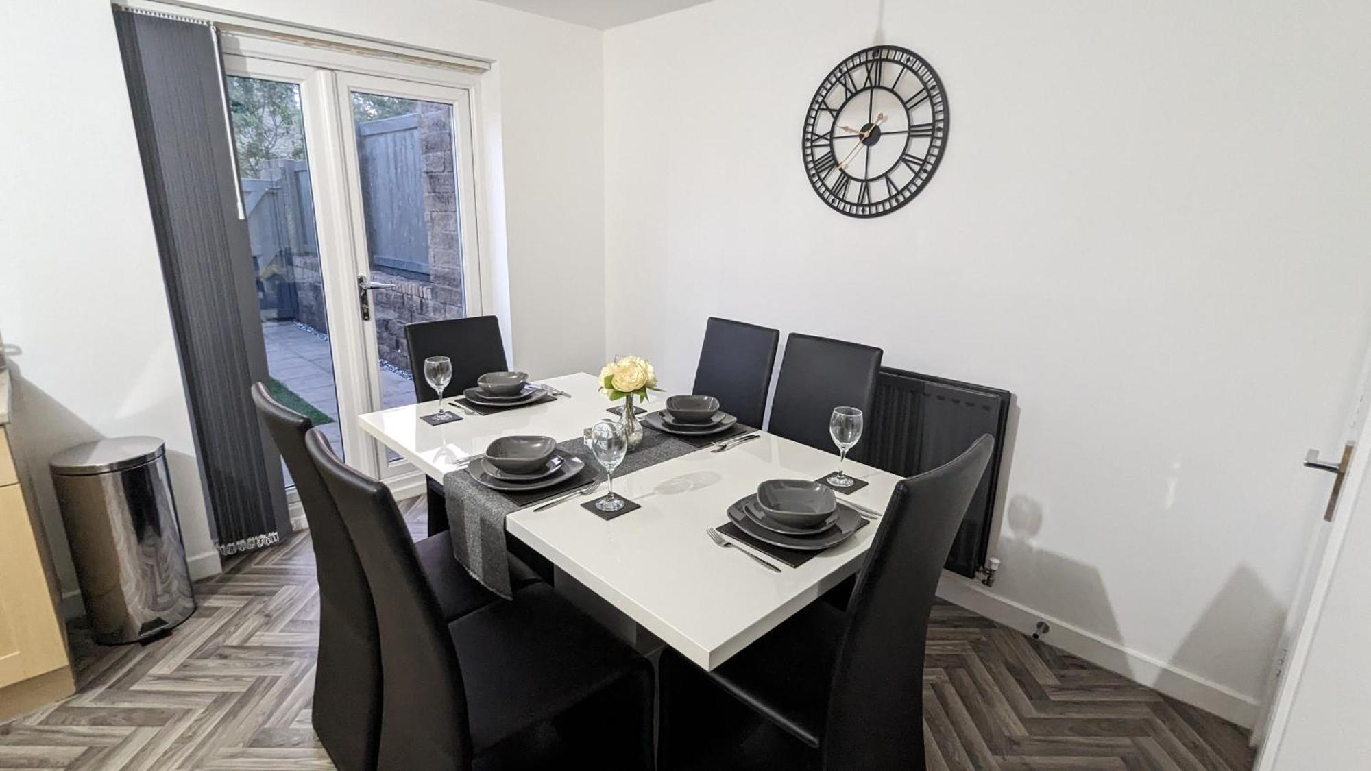 Clariturf - 4 Bedroom Semi - Private Parking Near Turf Moor, Town Centre, Transport And Motorway Links Next To Canal, 3 Parks And Lake - Sky And Netflix Burnley Extérieur photo