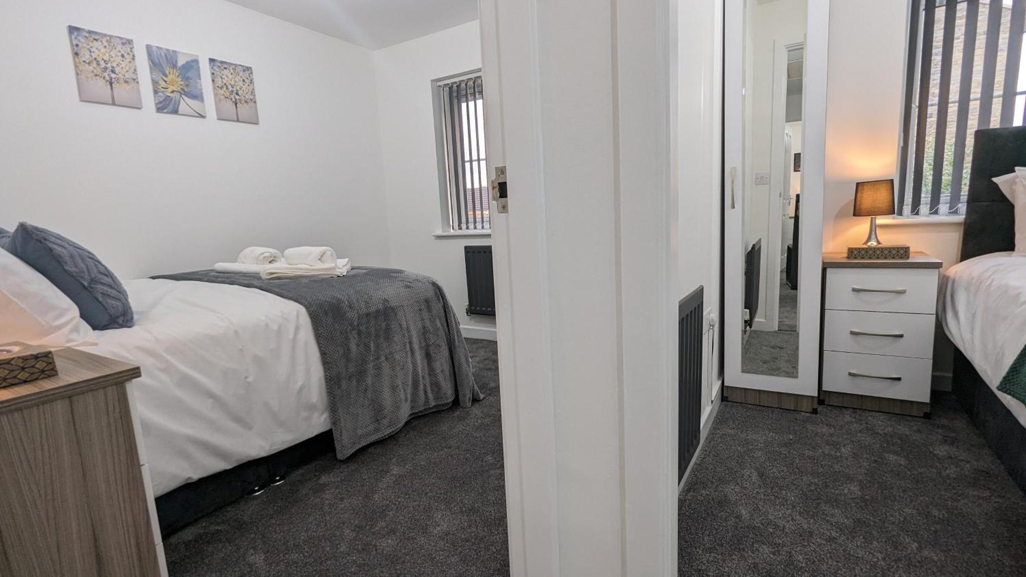 Clariturf - 4 Bedroom Semi - Private Parking Near Turf Moor, Town Centre, Transport And Motorway Links Next To Canal, 3 Parks And Lake - Sky And Netflix Burnley Extérieur photo