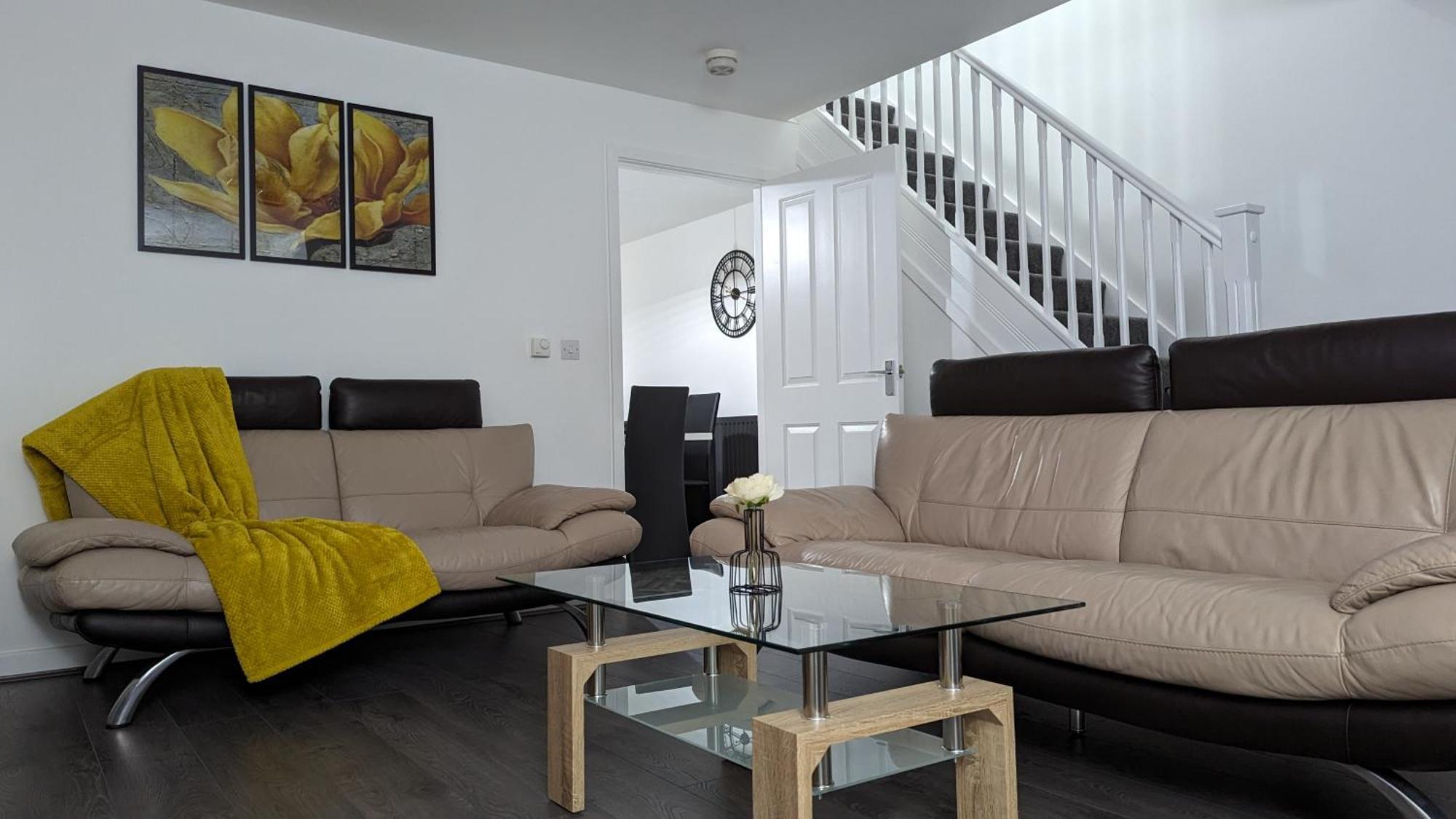 Clariturf - 4 Bedroom Semi - Private Parking Near Turf Moor, Town Centre, Transport And Motorway Links Next To Canal, 3 Parks And Lake - Sky And Netflix Burnley Extérieur photo