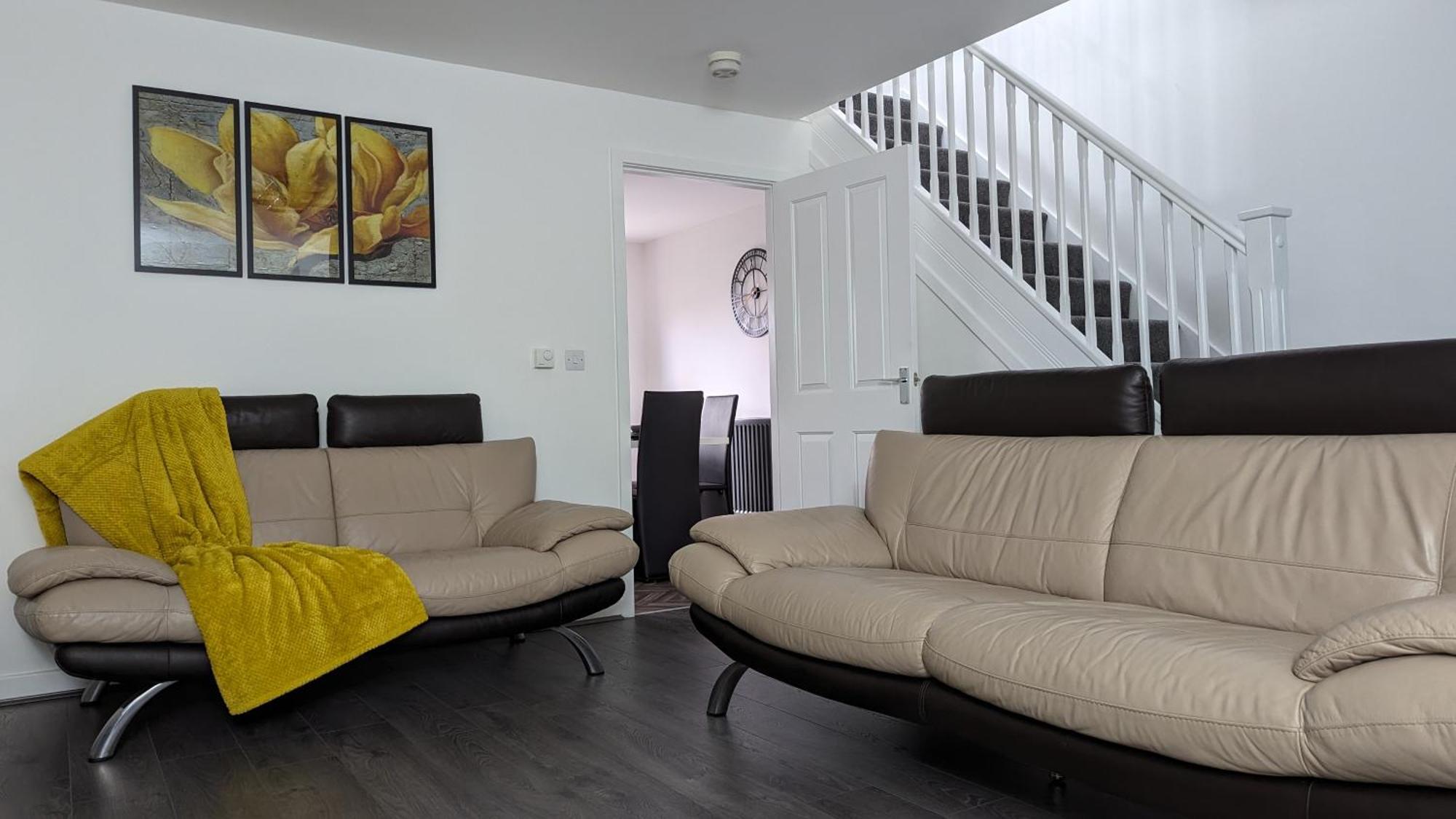 Clariturf - 4 Bedroom Semi - Private Parking Near Turf Moor, Town Centre, Transport And Motorway Links Next To Canal, 3 Parks And Lake - Sky And Netflix Burnley Extérieur photo